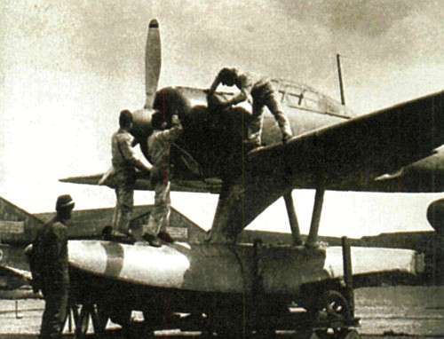 ������ ������������� �������������� Nakajima A6M2-N � ���� ������ ������� �����